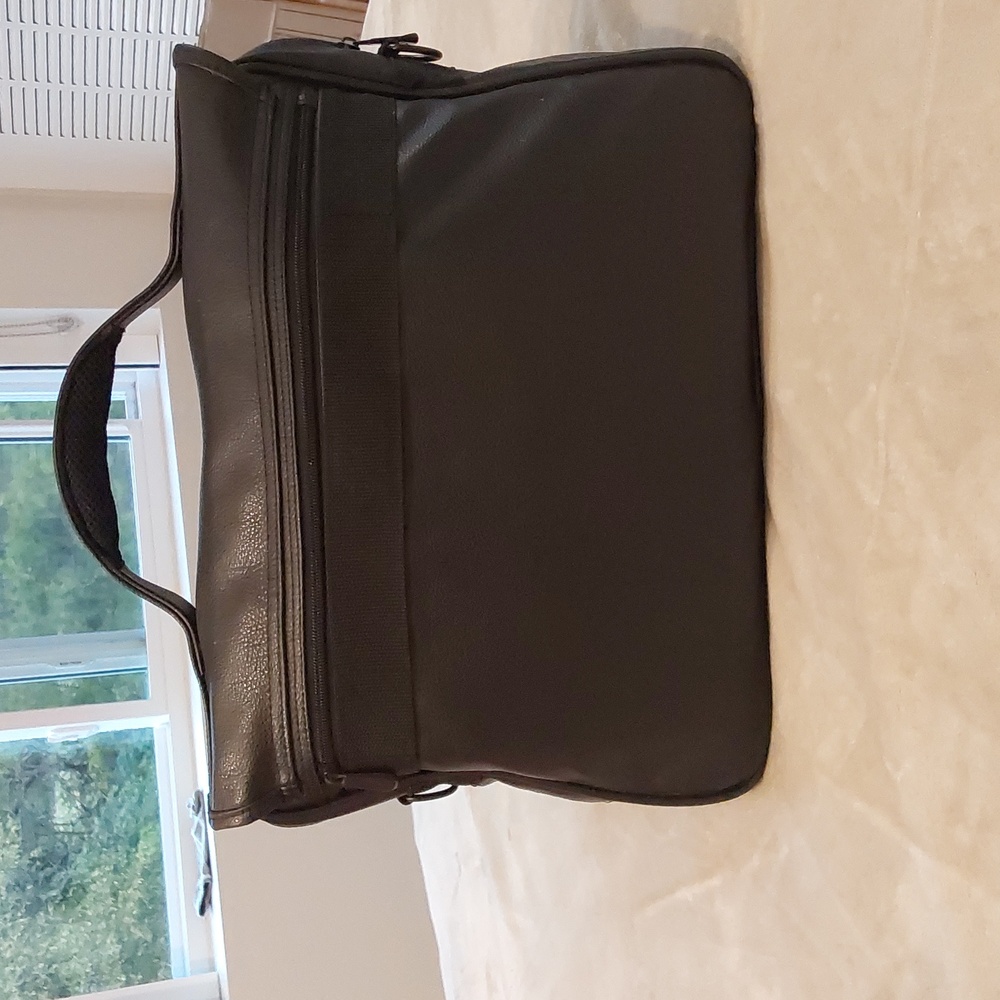 Perry Ellis Black Leather Portfolio Mens Breifcase - Picture 3 of 16
